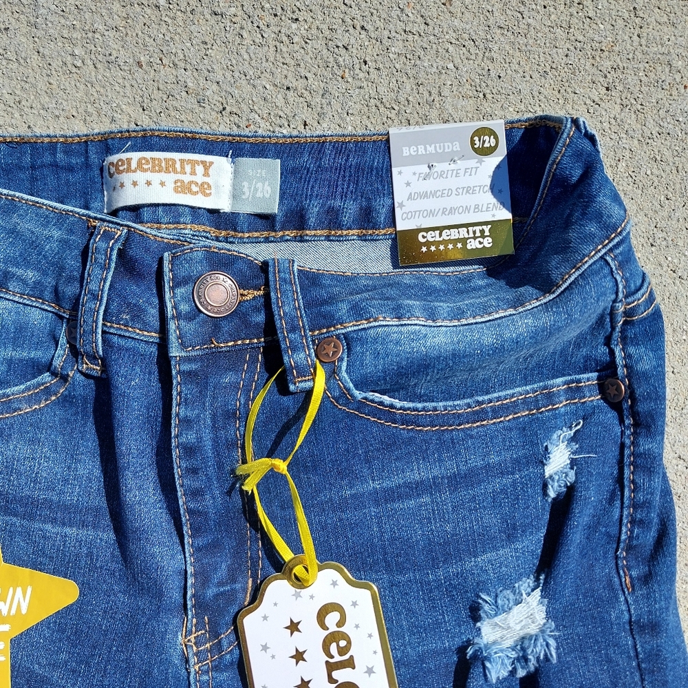 Celebrity Ace Distressed Bermuda Size 3 / 26 Brand New With Tags Kids Blue Jeans - Picture 2 of 6